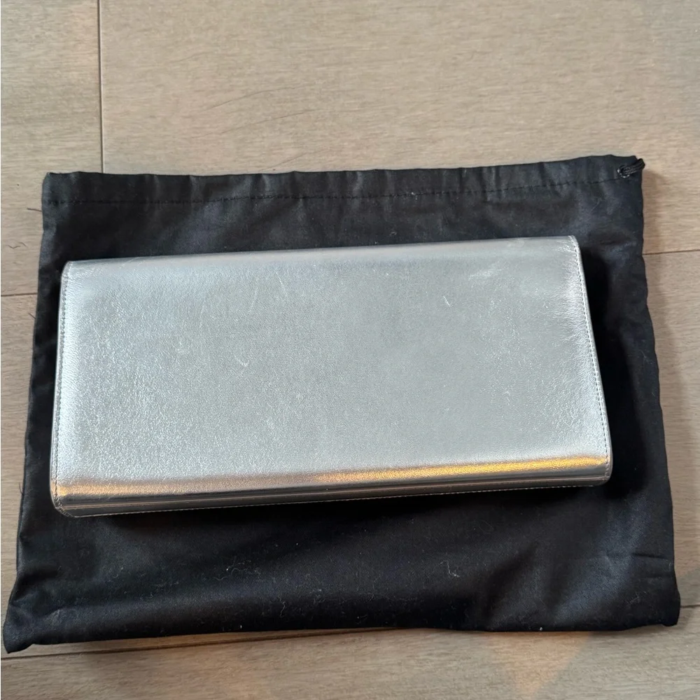 YSL Saint Laurent Cassandre Metallic Silver Clutch Bag Gold Hardware - Picture 2 of 8